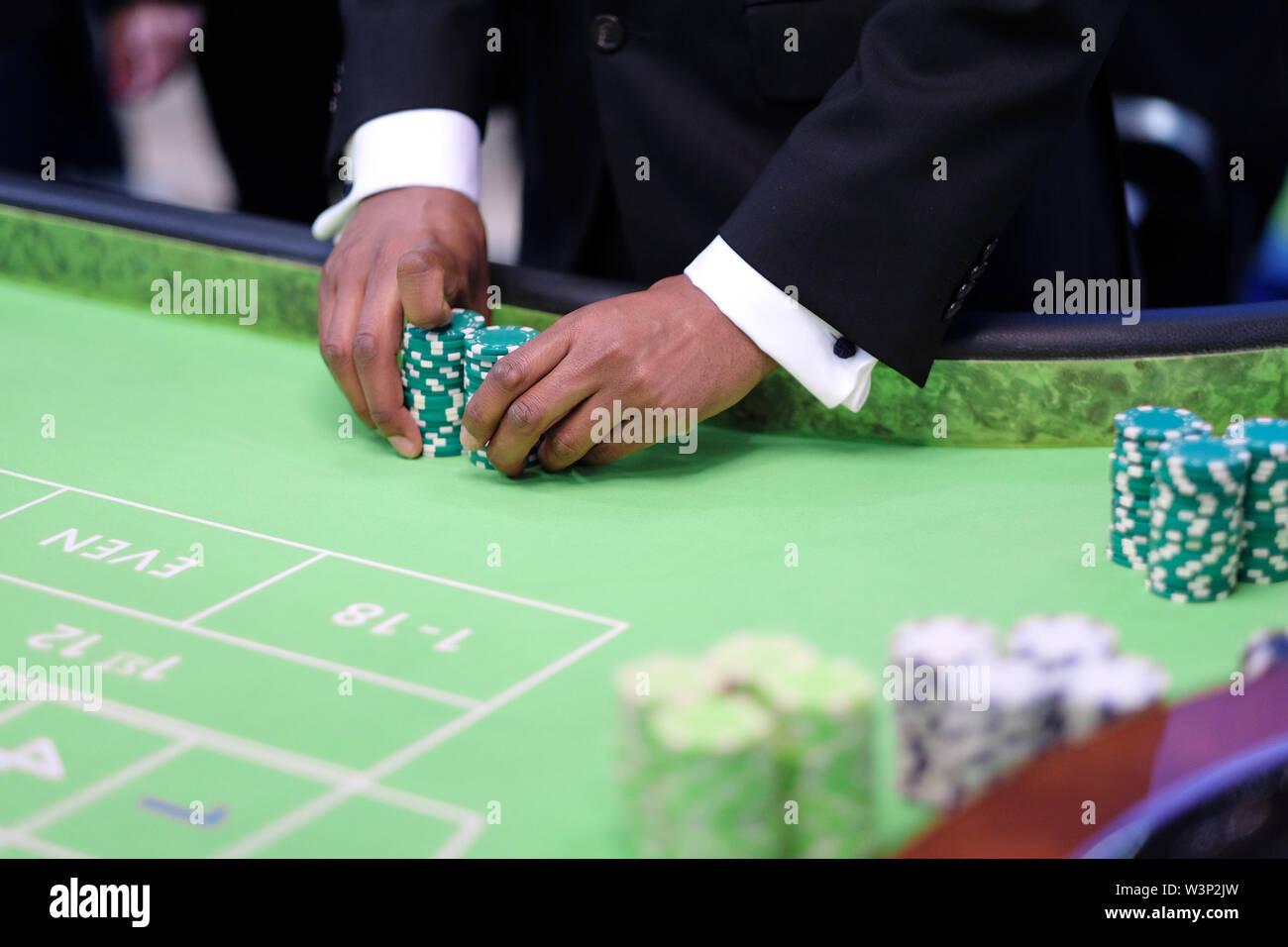 Khám phá cách chơi game bài tiến lên miền nam miễn phí cùng bạn bè hấp dẫn