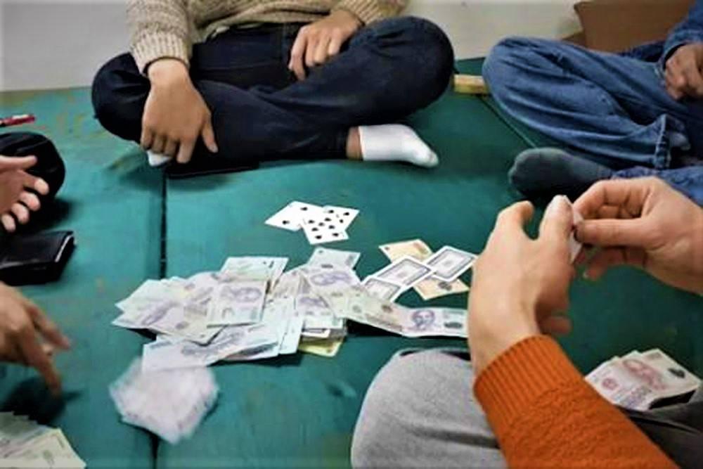 Khám phá cách chơi phỏm online cực hấp dẫn trên Facebook